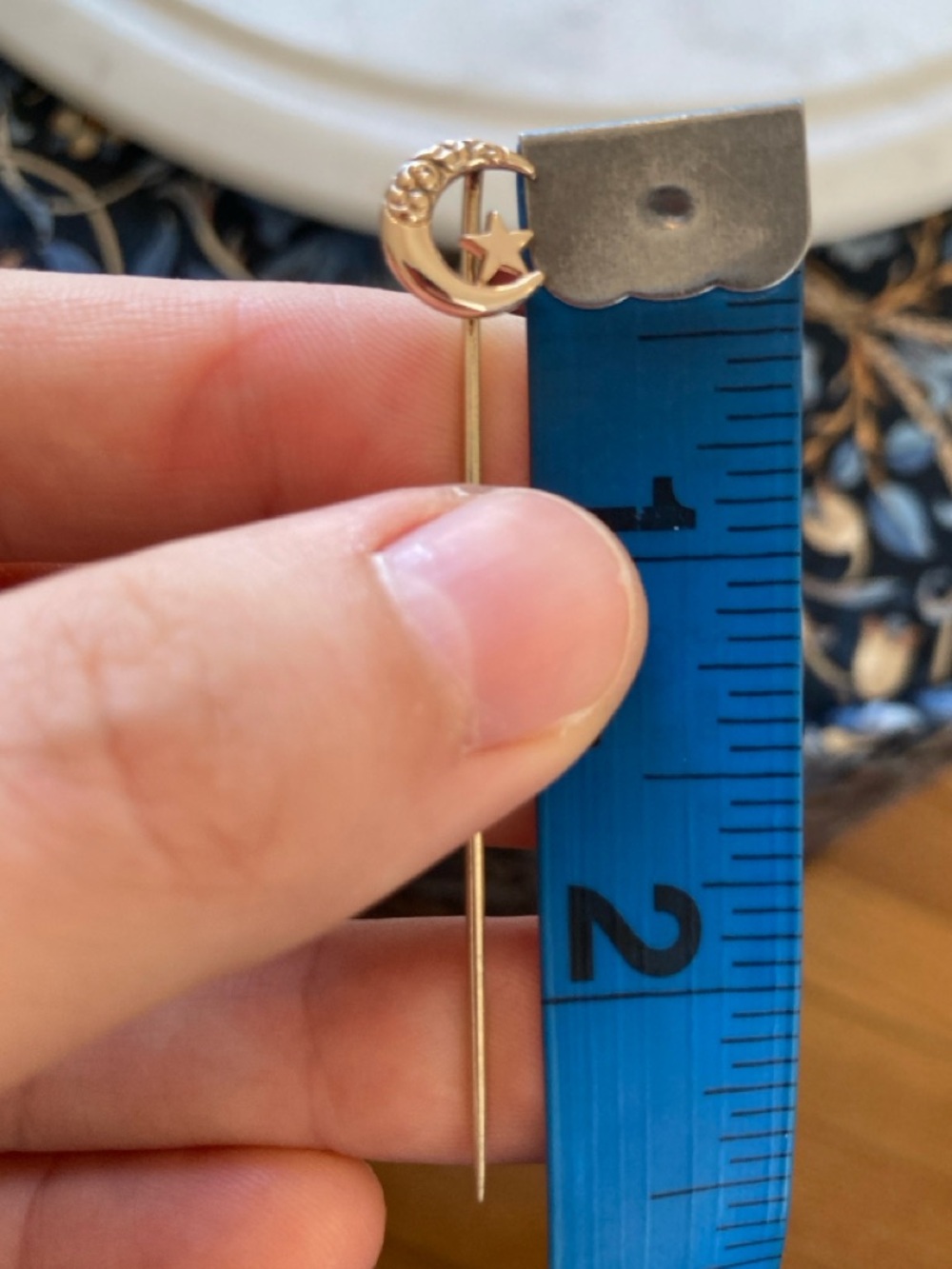 Antique Victorian Crescent Moon & Star Gold Stick Pin - Picture 11 of 11